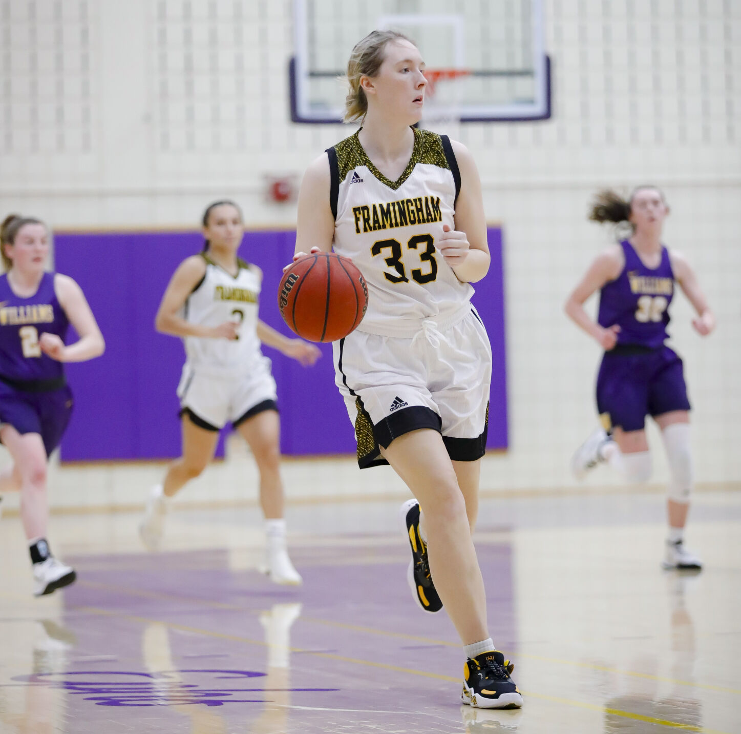 sarah sullivan runs with basketball